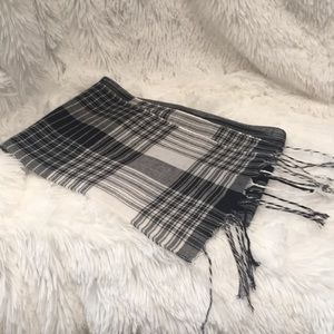 Black and white scarf